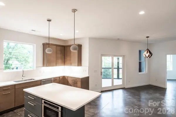 33 Spooks Branch RD, Asheville, NC 28804