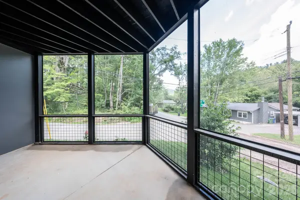 33 Spooks Branch RD, Asheville, NC 28804