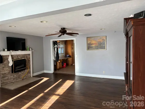 203 Regan ST, East Flat Rock, NC 28726