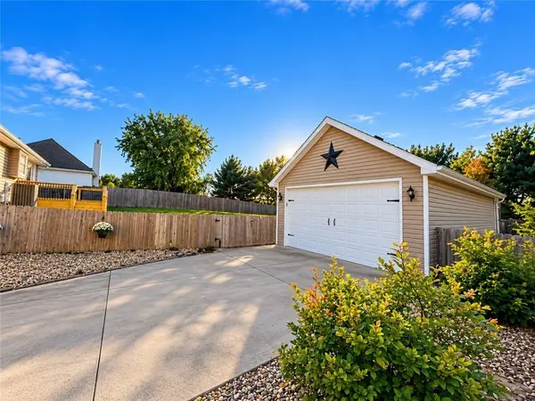 5302 Stoneridge DR, St Joseph, MO 64507
