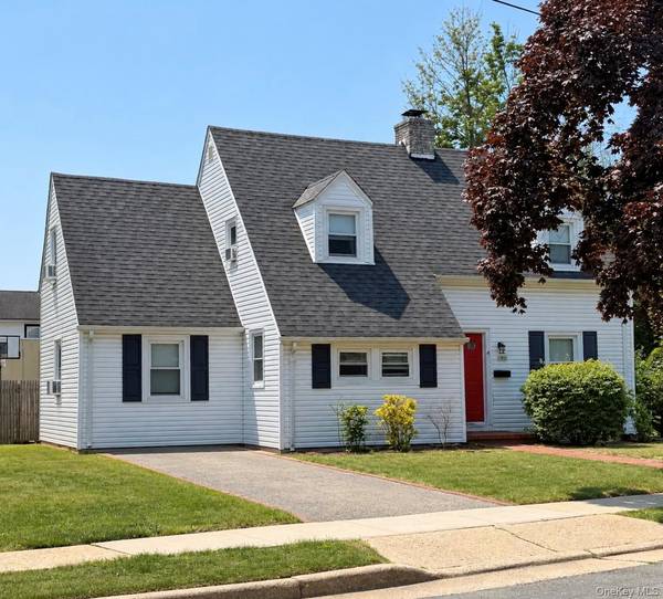 4 Primrose LN, Hempstead, NY 11550