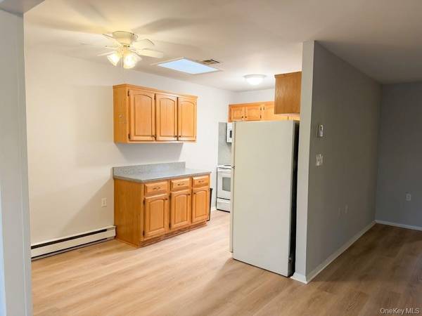 405 Woodbridge DR #D, Ridge, NY 11961