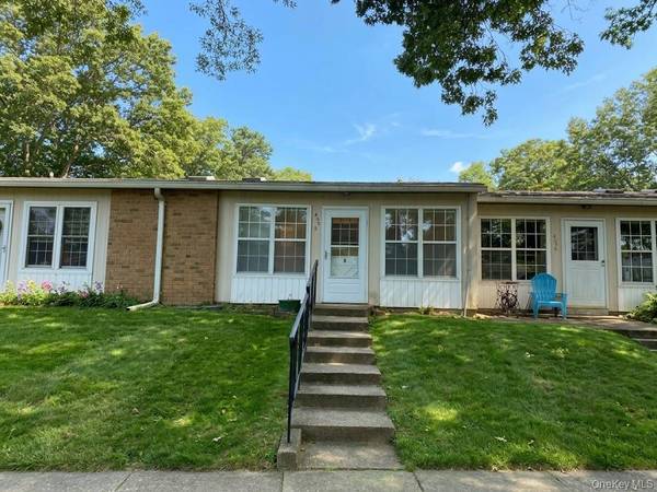 405 Woodbridge DR #D, Ridge, NY 11961