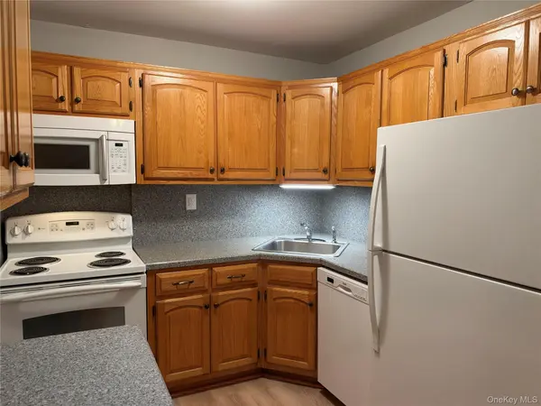 405 D Woodbridge DR #D, Ridge, NY 11961
