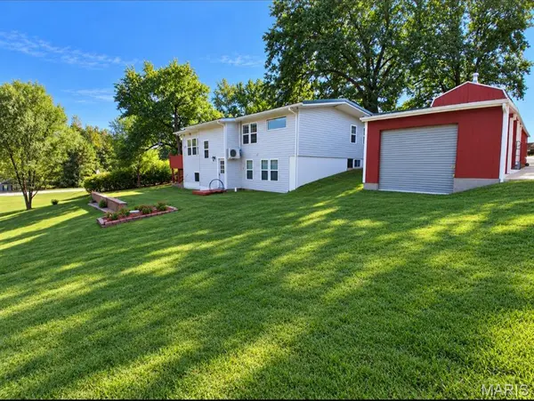 812 Pralle LN, St Charles, MO 63303