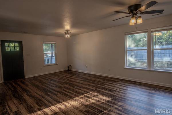 10898 Spring Town Road, Mineral Point, MO 63660