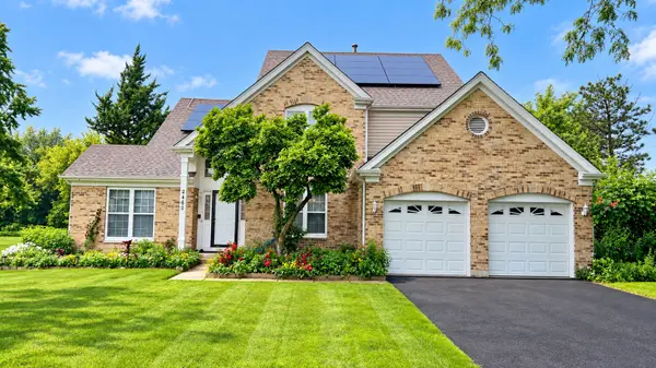 2460 Otter Creek LN, Elgin, IL 60123
