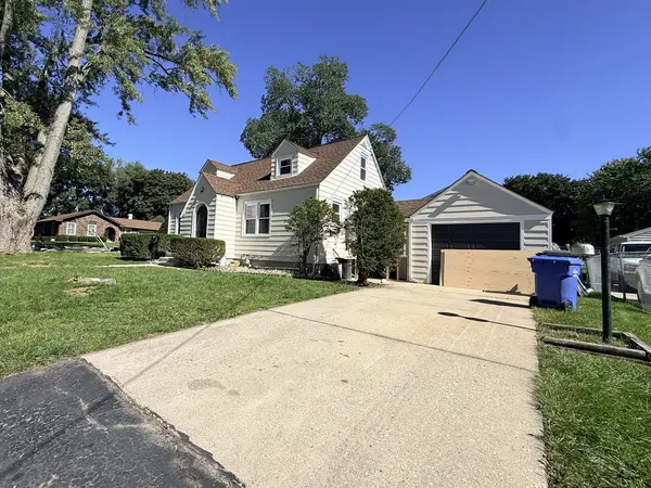 3 S South Elgin BLVD, South Elgin, IL 60177