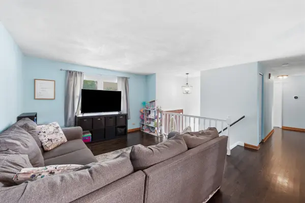 1419 Hampton LN, Schaumburg, IL 60193