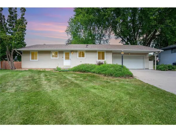 1087 Whitney DR, Apple Valley, MN 55124