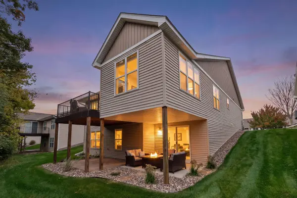 832 Aurora CIR, Red Wing, MN 55066