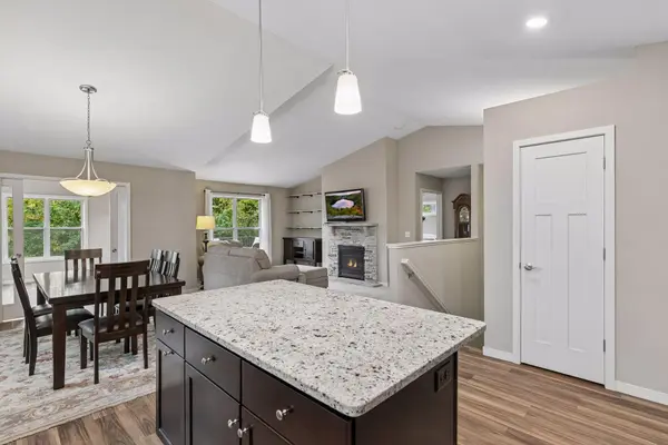 832 Aurora CIR, Red Wing, MN 55066