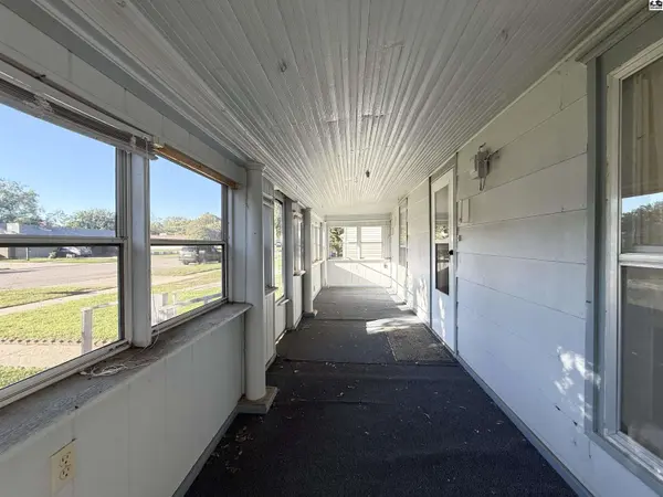 314 N 5th St, Sterling, KS 67579