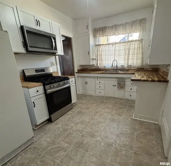 1137 N KELLOGG ST, Galesburg, IL 61401