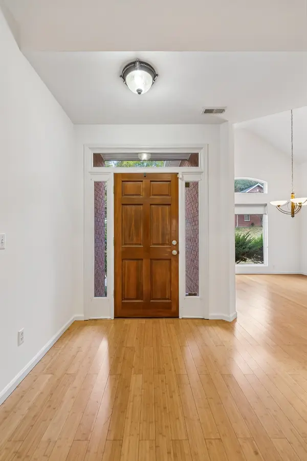 7145 Forrest Oaks Dr, Nashville, TN 37221
