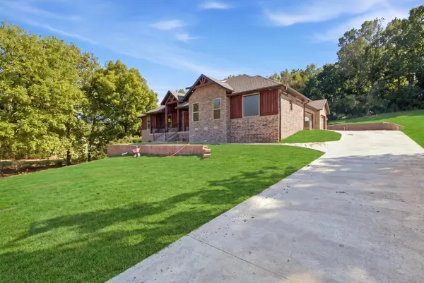 1914 W Patton PL, Nixa, MO 65714