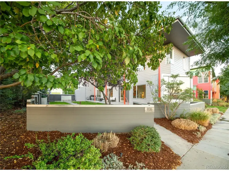 826 Plateau, Longmont, CO 80504