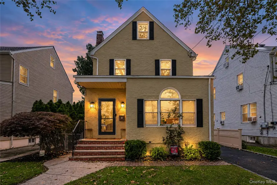 10 York PL, Williston Park, NY 11596