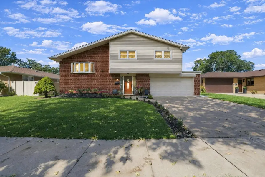 574 W Millers RD, Des Plaines, IL 60016