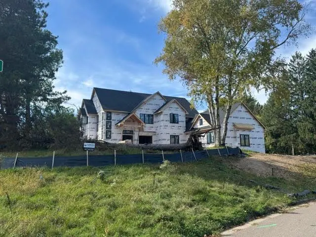 205 Deerwood LN N, Plymouth, MN 55441