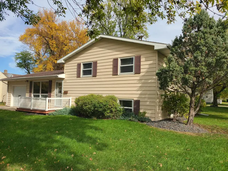 504 11th ST N, Breckenridge, MN 56520