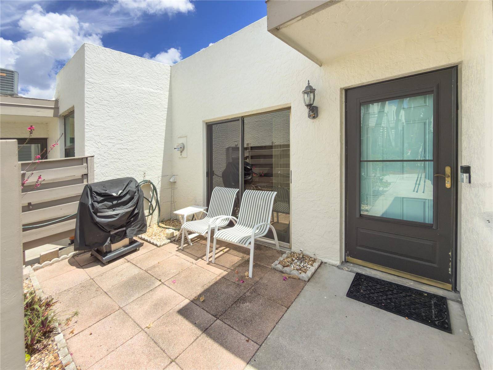 220 LAKEWOOD DR #220, Bradenton, FL 34210