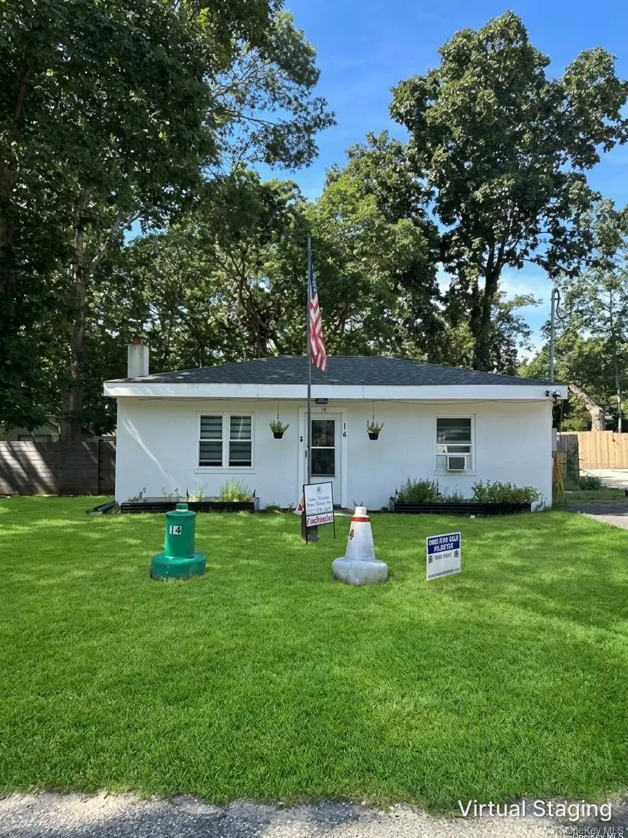 14 Coolidge RD, Hampton Bays, NY 11946
