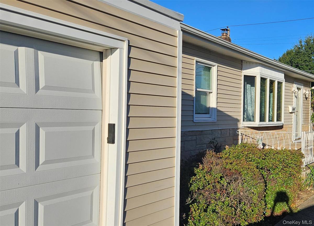 132 Maple AVE, Bethpage, NY 11714