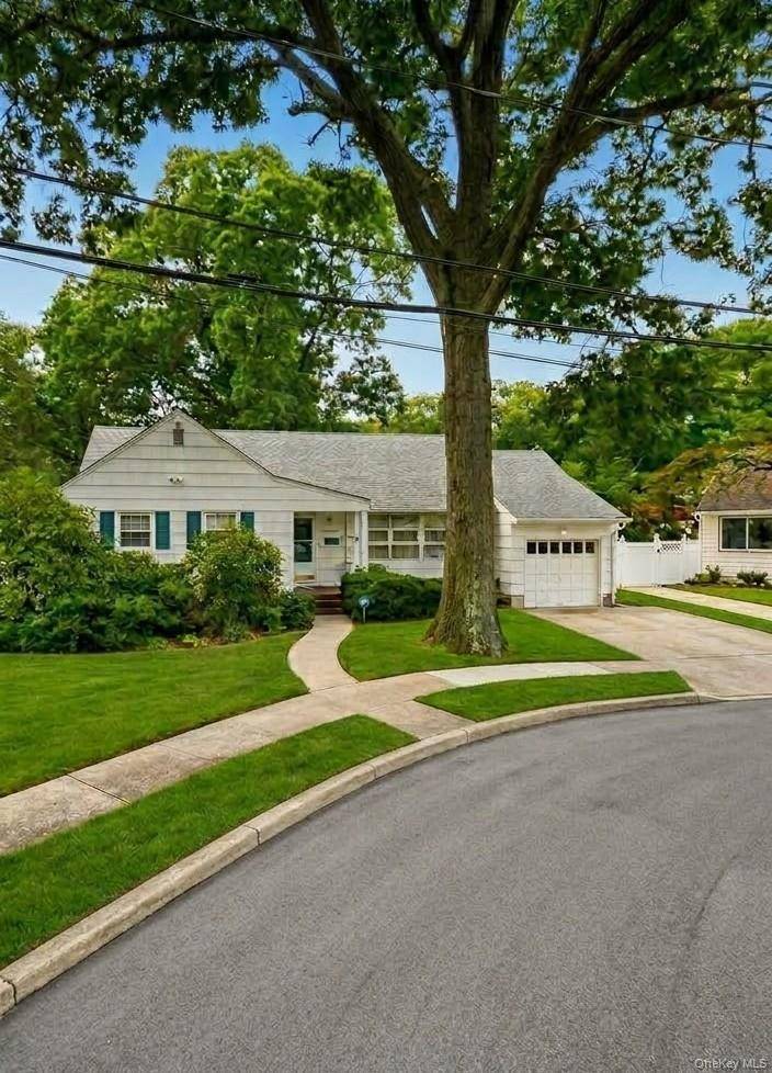 75 Royal DR, Freeport, NY 11520