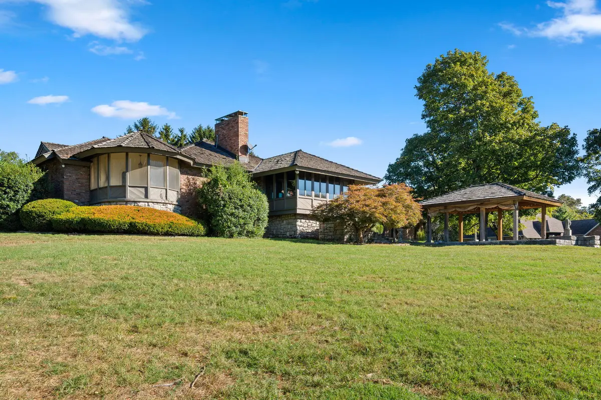 3886 E Hawthorne Hill LN, Springfield, MO 65809