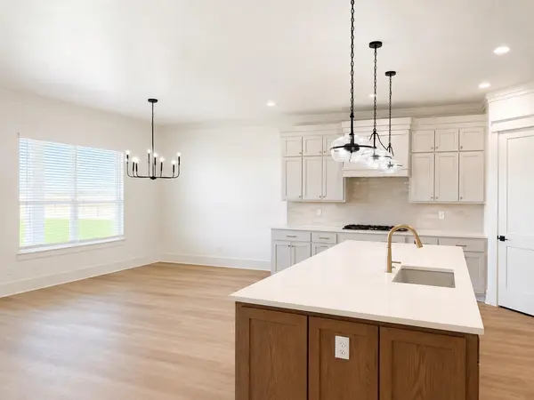 1614 Hunt DR, Salado, TX 76571