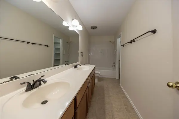 16 E Villa Meadow ST, Wimberley, TX 78676