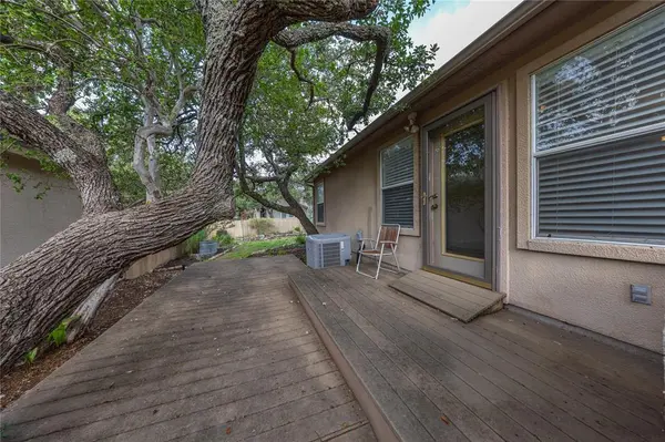 16 E Villa Meadow ST, Wimberley, TX 78676