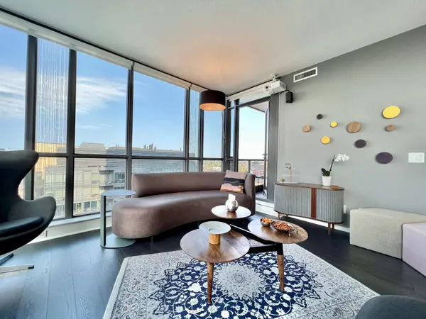 8 Charlotte ST #2107, Toronto C01, ON M5V 0K4