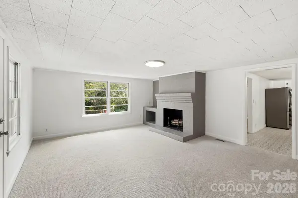 111 Sherwood RD, Swannanoa, NC 28778
