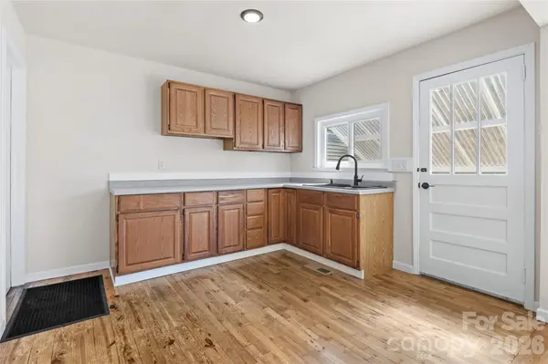 1110 N Ridge RD, Hendersonville, NC 28792