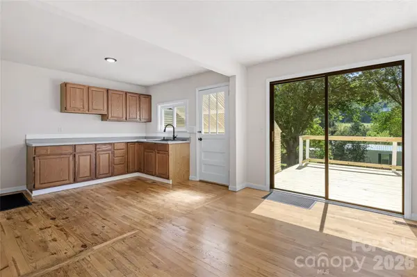1110 N Ridge RD, Hendersonville, NC 28792