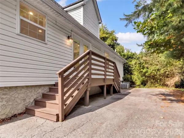 21 Eden LN, Waynesville, NC 28785