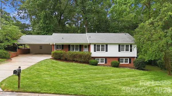 926 Shady Bluff DR, Charlotte, NC 28211