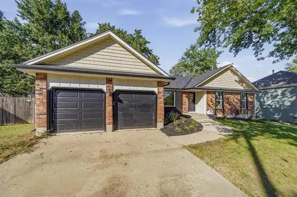 1206 W Lucy Webb RD, Raymore, MO 64083