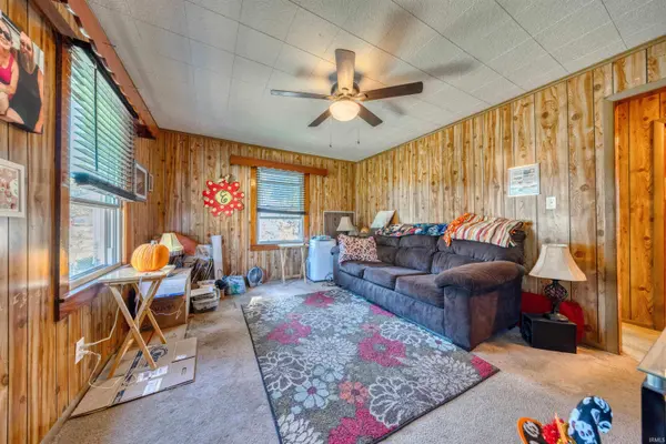 1913 Hicks DR, Evansville, IN 47714
