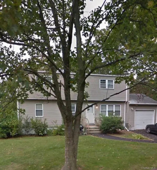 24 Floyd ST, Deer Park, NY 11729