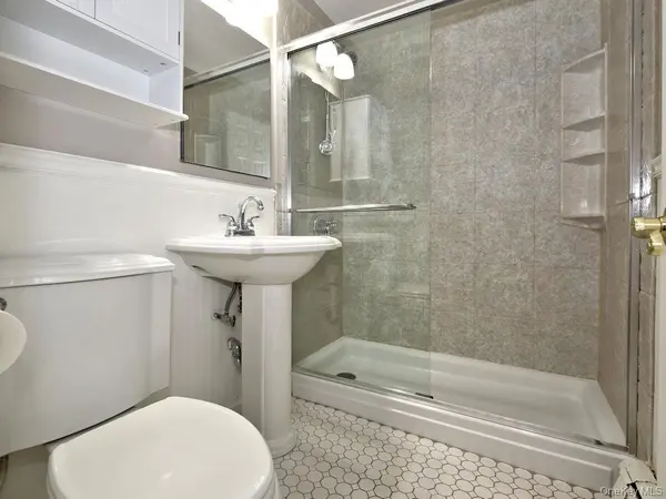 828 Pelhamdale RD #2B, New Rochelle, NY 10801