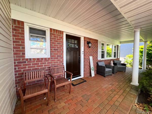 112 Ivy LN, Lido Beach, NY 11561
