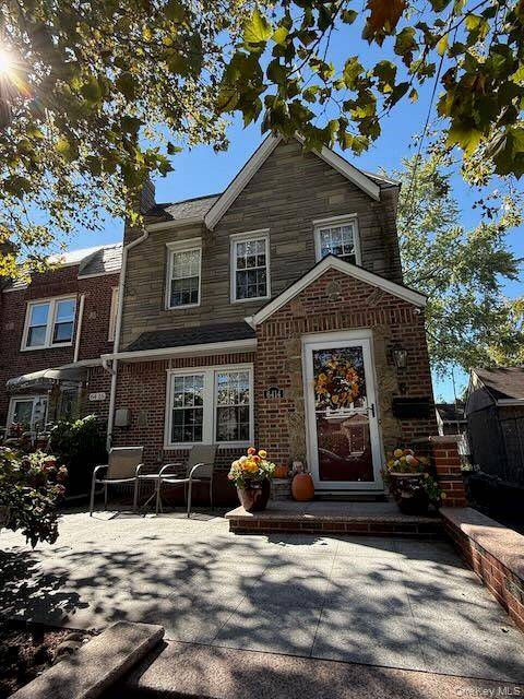 6414 83rd PL, Middle Village, NY 11379