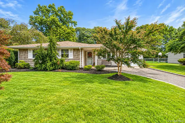 5 Allegheny DR, Farmingville, NY 11738