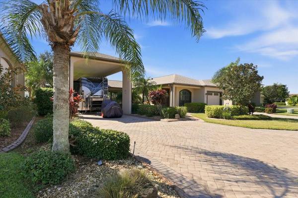 733 MEANDERING WAY, Polk City, FL 33868