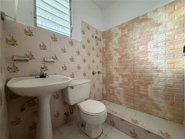 15 CALLE CAOBA, Juncos, PR 00777