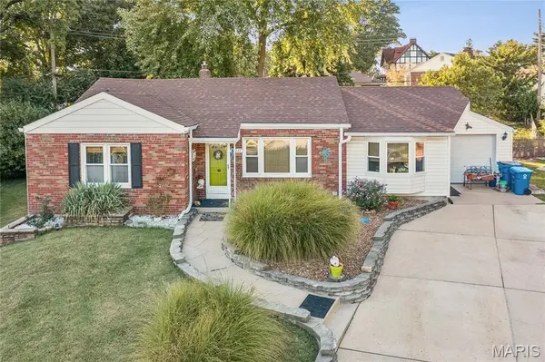 10227 Burdeau LN, Overland, MO 63114