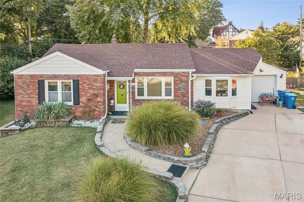 10227 Burdeau LN, Overland, MO 63114